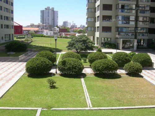 Imagen 15 de 16 de Buen Departamento, Ubicado A 3 Cuadras De Gorlero, Frente A Playa Brava - Punta Del Este Brava