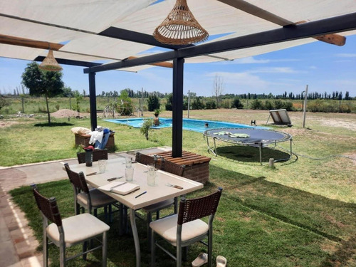 Casa En Venta - 3 Dormitorios 2 Baños - 5.000mts2 - Mendoza