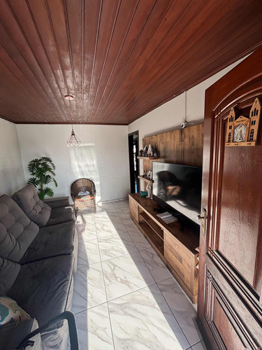 Casa A Venda Com 4 Quartos E 1.300m2 Em São José Dos Pinhais