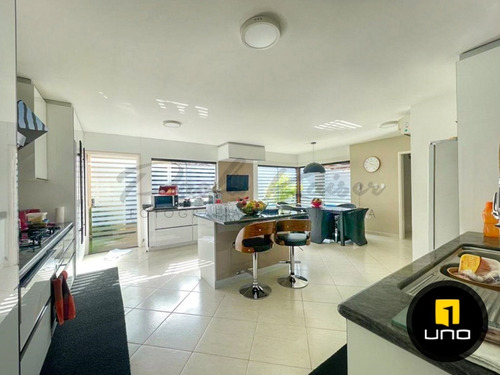 Imagen 3 de 15 de Hermosa Casa Con Piscina En Venta, Condominio Barrio Norte
