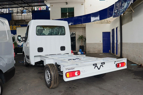 Renault Master chasis 2.3 L1H1 2P