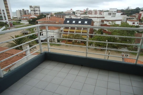 Imagen 5 de 10 de Depto 2 Ambientes Vista Al Mar Desde El Balcón Ascensor Encargado Permanente