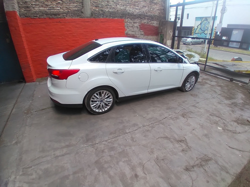Imagen 12 de 15 de Ford Focus 3 2.0 Se Plus