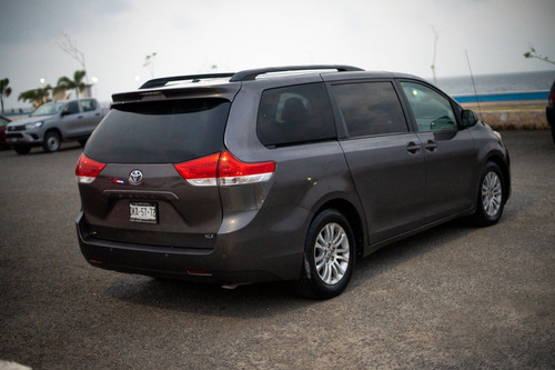 Imagen 2 de 4 de Toyota Sienna