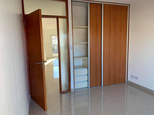 Imagen 8 de 12 de Departamento - Pb - Pichincha De 2 A 3 Dormitorios 230m2