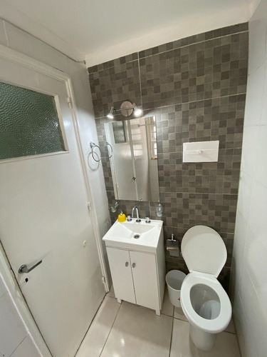 Imagen 6 de 13 de Venta — 1 Ambiente Y Medio Al Frente Reciclado!! Nuevo Valor De Venta!!