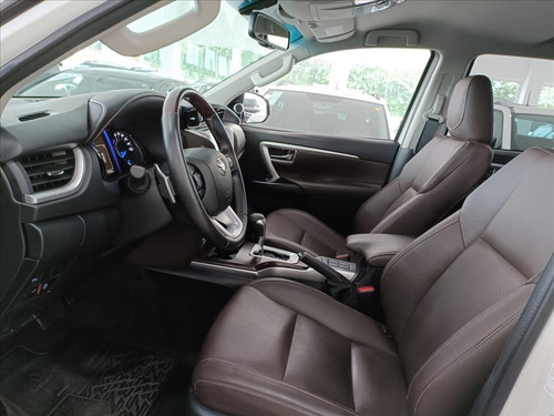 Imagem 8 de 10 de Hilux Sw4 2.8 Srx Diamond 4x4 7 Lugares 16v Turbo Intercool