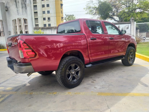 Imagen 4 de 14 de Toyota Hilux 4x4