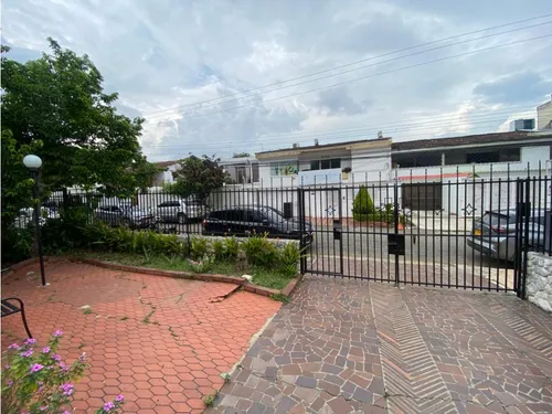 Venta Casa De 380mts2 En Ciudad Jardín, Sur De Cali 8603.