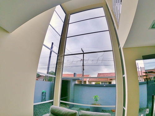 Belíssima Residência Com 3 Quartos, Sendo 1 Suíte, Lavabo, Área De Sala, Cozinha, Área De Festas Com Churrasqueira, Rebaixo Em Gesso, Possui Também Sistema De Câmeras De Segurança. Tudo Isso Á Apenas
