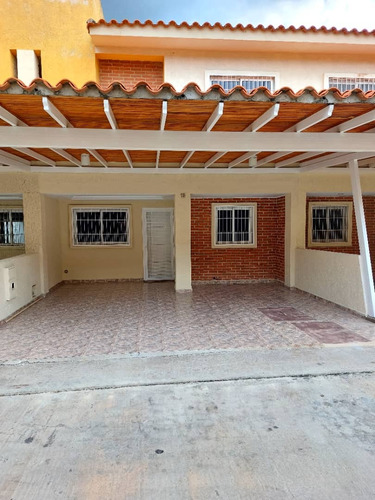 Venta De Town House Urb San Sur Frente Av Julio Centeno San Diego Edo Carabobo
