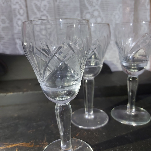 Imagem 3 de 7 de Taça Licor Cristal 4 Unidades 100ml Lapidado A Mão Antigo
