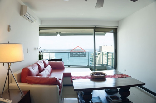 Departamento En Importante Torre.- Ref: 4942
