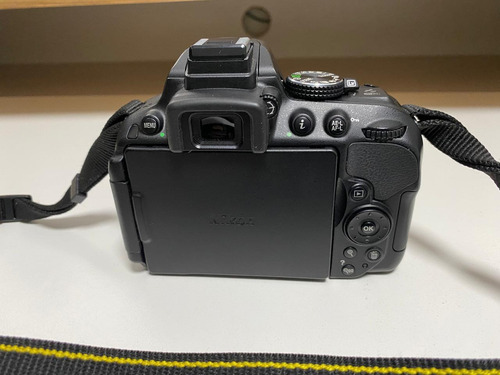 Nikon Kit D5300 + 18-55mm + Mochila Original + Accesorios Negro (Usado)
