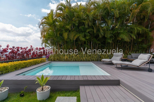 Espectacular Casa En Venta Ubicada En Alto Hatillo 25-18002