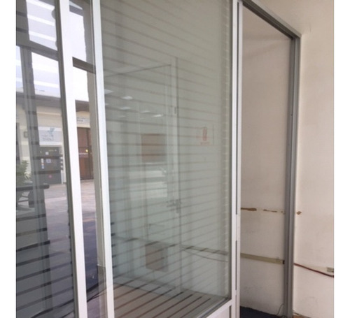 Local Comercial U Oficina En Renta , 30 M2, En Centro Comercial Sobre Avda. Toluca