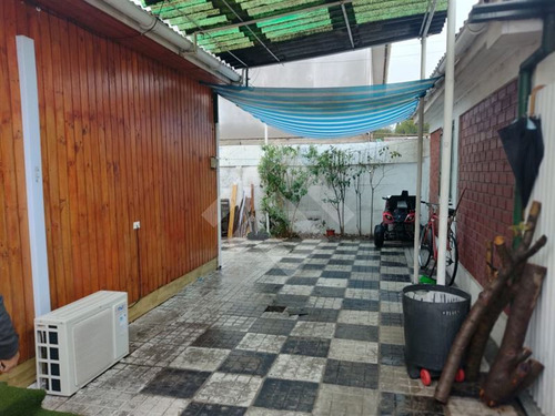 Casa En Venta De 5 Dorm. En Conchalí