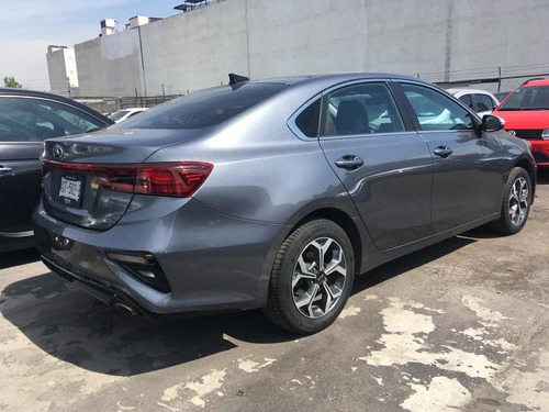 Imagen 5 de 11 de Kia Forte 2.0 Ex At 2019