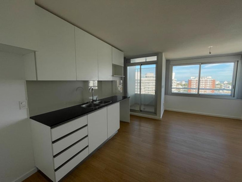 Imagen 3 de 15 de Apartamento 1 Dormitorio En El Corazón De Malvín- E-tower Sky Ne #1206