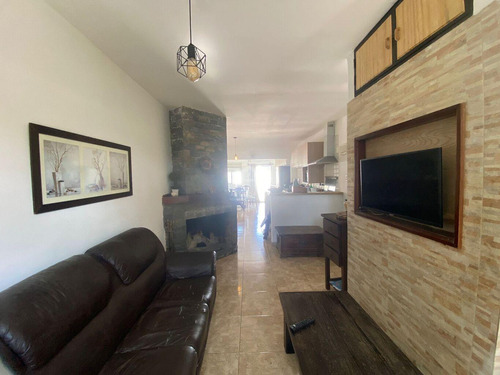 Vendo: Casa De 2 Dormitorios En Colón