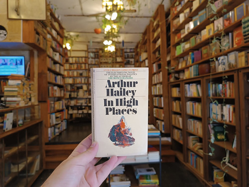 In High Places. Arthut Hailey. (Usado)
