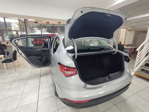 Imagen 15 de 25 de Fiat Cronos Attractive 1.3 (*dr*)