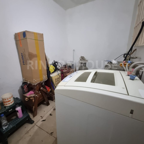 Casa En Venta En La Urb. La Blanquera, Palo Negro.