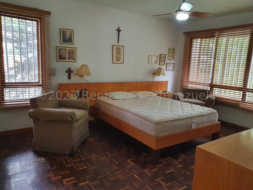 Hermoso, Amplio Y Acogedor Apartamento En Calle Nueva Con Transversal 10 En Los Palos Grandes, 23-32174