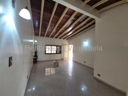 Daniela Linarez Vende Casas Bella En Urbanismo Privado De Cabudare Con Bellas Areas Comunes Con Tanque Subterraneo Acabados Impecables En Optimas Condiciones Visitala!