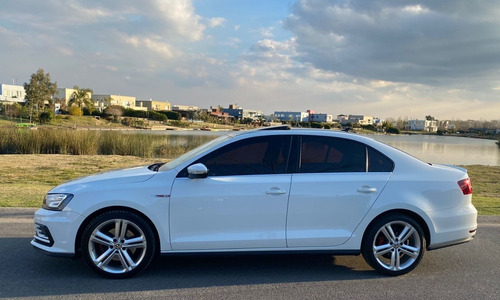 Imagen 4 de 15 de Volkswagen Vento 2.0 Tsi Gli 211cv App Connect + Nav