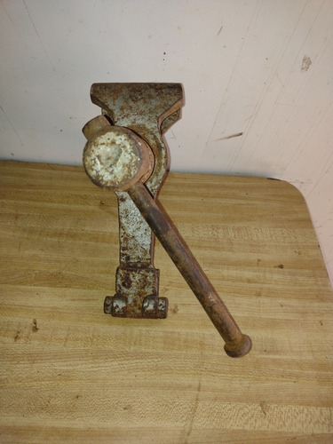Morsa De Bancada Em Ferro Forjado (Usado)