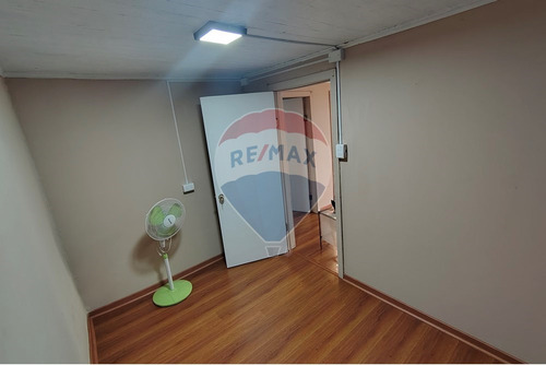 Casa Con Amplio Jardín Y Buena Conectividad