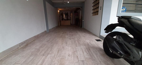 Imagen 24 de 30 de Casa En Venta - Castelar Norte - Parque Sayago - 4 Ambientes - Con Parque Y Piscina - Permuta
