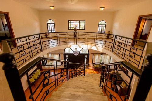 Vendo Magnífica Villa En Metro Country Club, Una Mansión De Lujo En Juan Dolió, República Dominicana