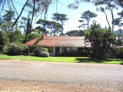 Casa En Cantegril - Punta Del Este. Ref. 4815