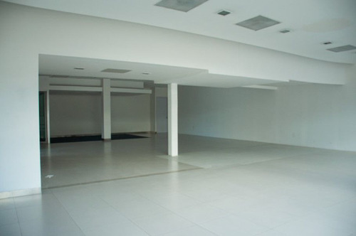 Local Comercial Planta Baja Sobre Colosio A Lado De Tv Azteca