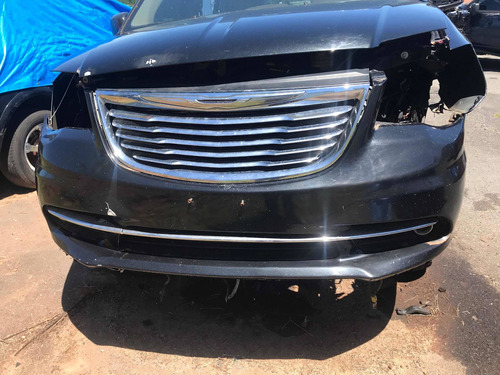 Pára-choque Dianteiro Avariado Chrysler Town Country 2012