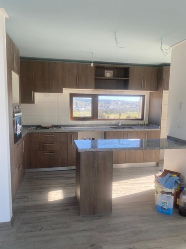 Casa En Venta De 4 Dorm. En Concón