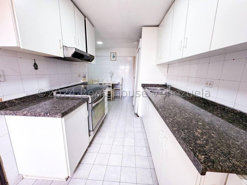 Venta De Amplio Apartamento En Los Dos Caminos Mls #25-4853