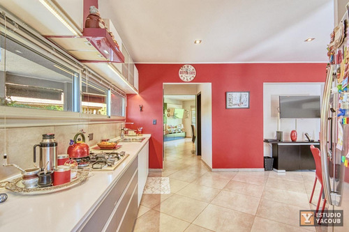 Imagen 13 de 30 de Casa En Venta - 2 Dormitorios 3 Baños - Cochera - 230mts2 - City Bell, La Plata