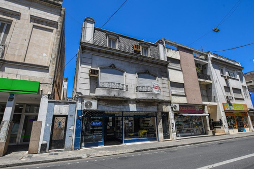 Casa En Planta Alta En Venta Tres Dormitorios Con Terraza Y Parrillero Microcentro