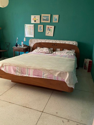 Imagen 8 de 10 de Quinta En Prados Del Este, Calle Cerrada Con Seguridad, Cerca Del Centro Comercial, Excelente Ubicacion, Agua Continuamente, Muy Importante Con Muro De Contencion En La Parte Posterior Del Terreno