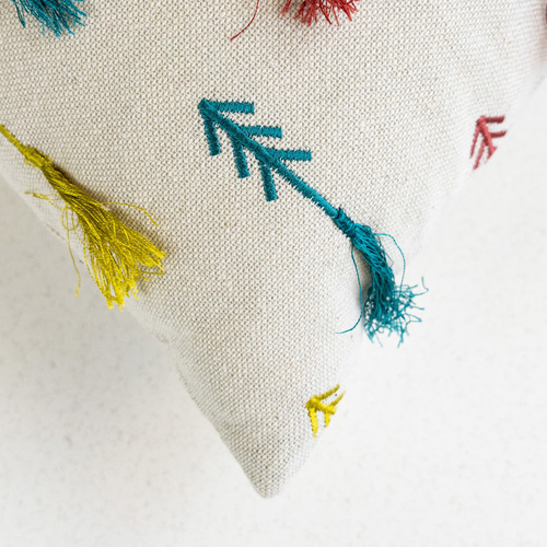 Cojín Con Flechas Bordadas Para Sala 66x35cm Multi Flechas