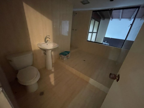 Imagen 15 de 21 de Vendo Pb 318m2 3h+s/2.5b+s/3p Colinas De Valle Arriba 0069