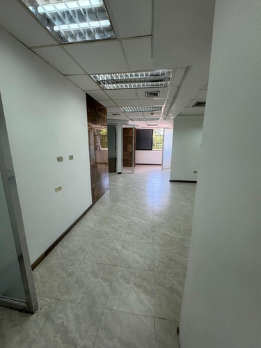 Oficina En La Torre Movilnet, Valencia, Carabobo. Zc.p