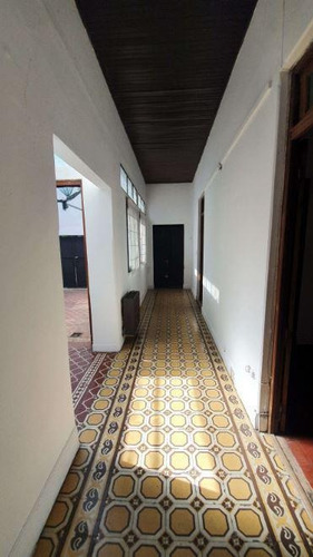 Casa Venta 2 Dormitorios 1 Baño 1 Cochera Y Patio 80 Mts 2 Cubiertos - Terreno 102 Mts 2- La Plata