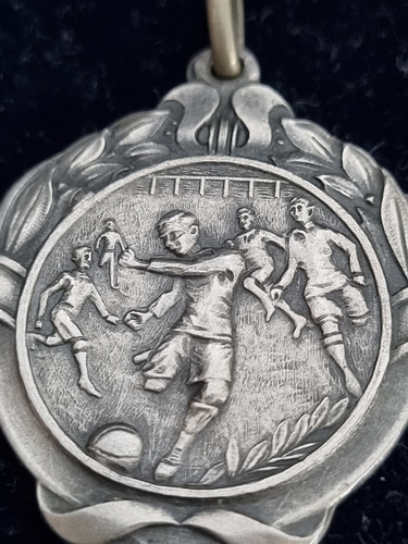 Medalla Antigua De Futbol (Usado)