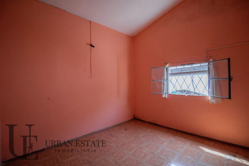 Venta Casa 2 Dormitorios + Apartamento De Servicio, En Pando