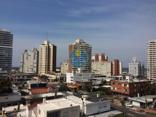 A Una Cuadra De La Playa Mansa