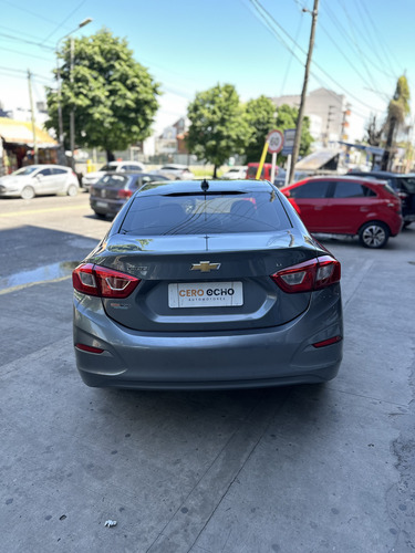 Chevrolet Cruze II 1.4 Sedan Lt